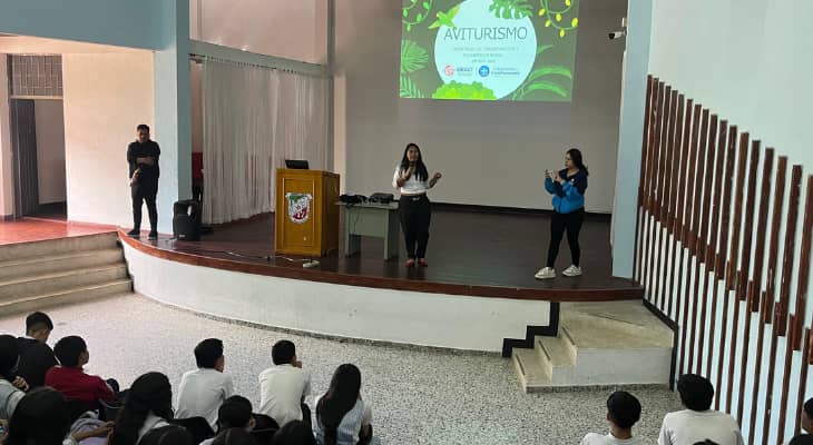 Imagen de Estudiantes de Arbelaez aprendieron sobre aviturismo y conservación ambiental en Cundinamarca