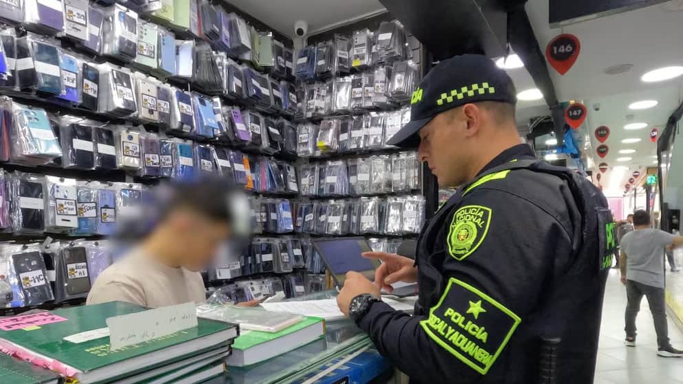 Imagen de Incautan 122 celulares robados en Perú y 600 millones en accesorios ilegales en Bogotá