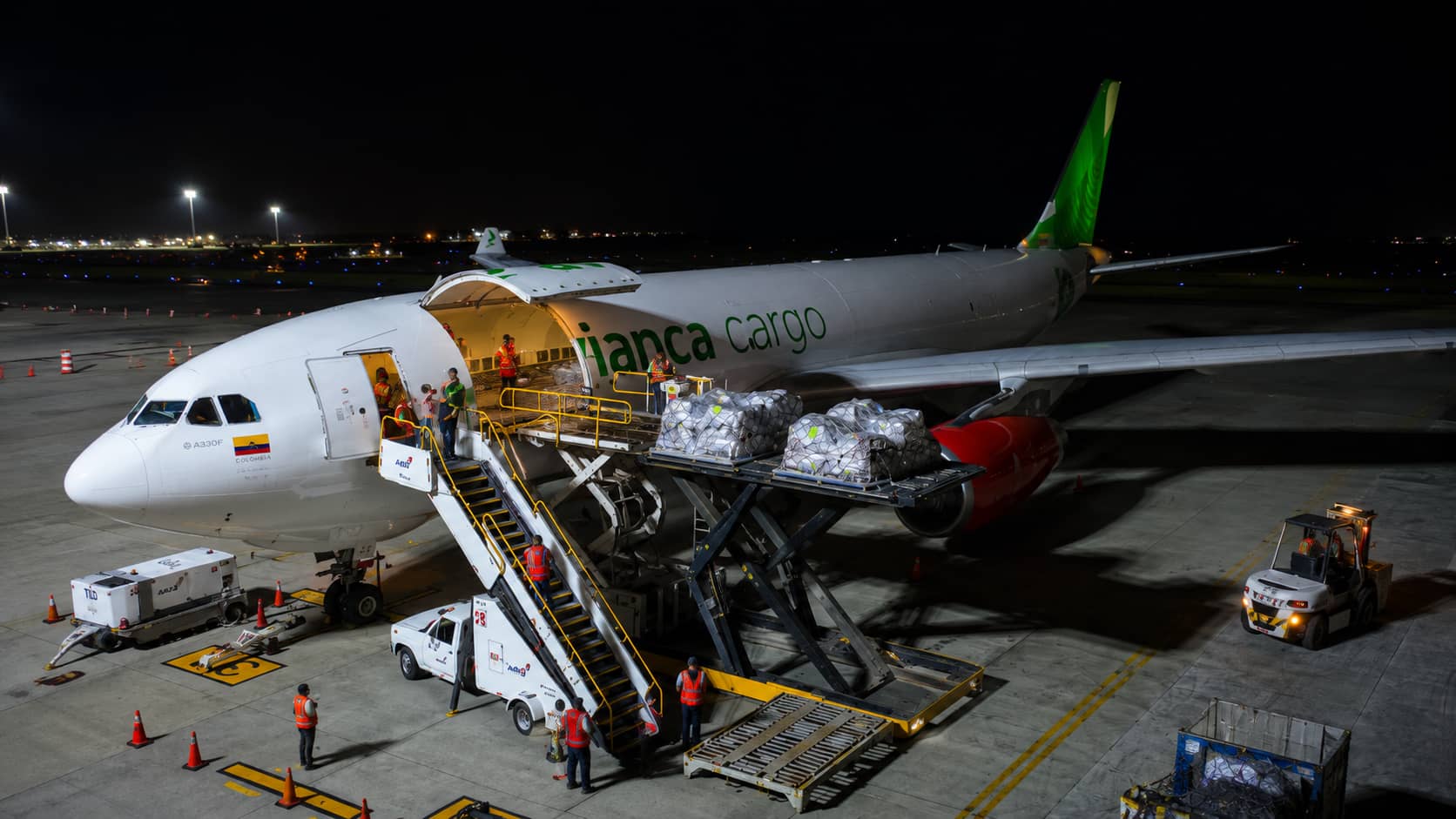 Imagen de Ayuda humanitaria a Colombia: primer avión desde El Salvador con 51 toneladas tras el terremoto