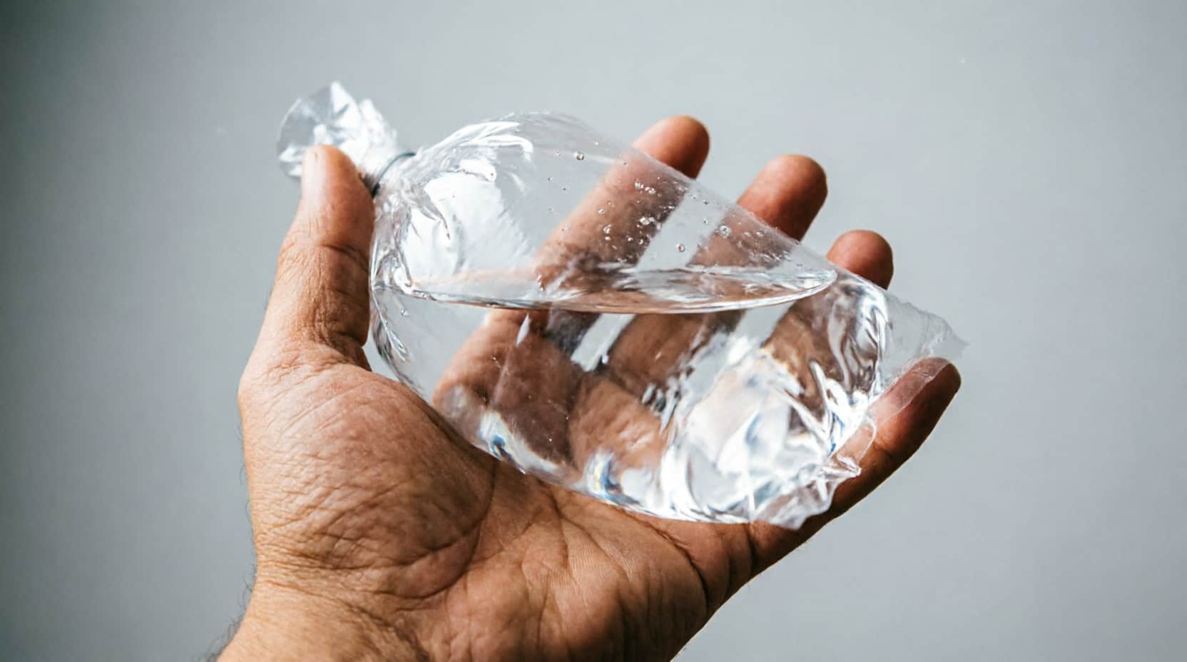 Imagen de Invima alerta por agua Refresk que se vende ilegalmente en Colombia con registro sanitario falso