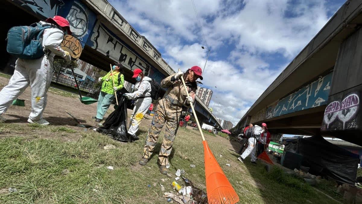 Imagen de Bloqueos y disturbios en Autopista Sur con Villavicencio dejan agresiones a funcionarios y quema de llantas en Bogotá