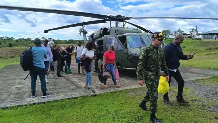Imagen de Ejército rescata a 45 personas secuestradas por ELN en el Chocó y dos soldados mueren