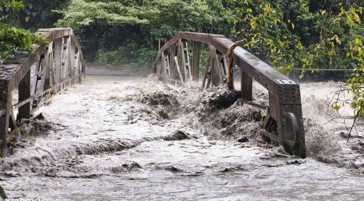 Imagen de Emergencia por lluvias en Guayabetal amenaza la estructura del Puente Ocal