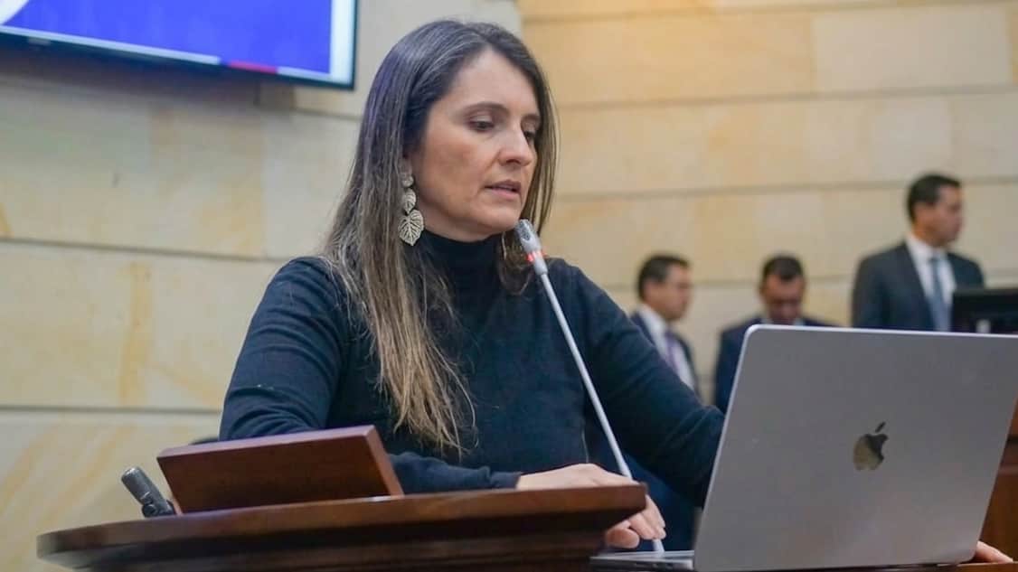 Imagen de Paloma Valencia invita a Cepeda a recorrer zonas con presencia de grupos armados