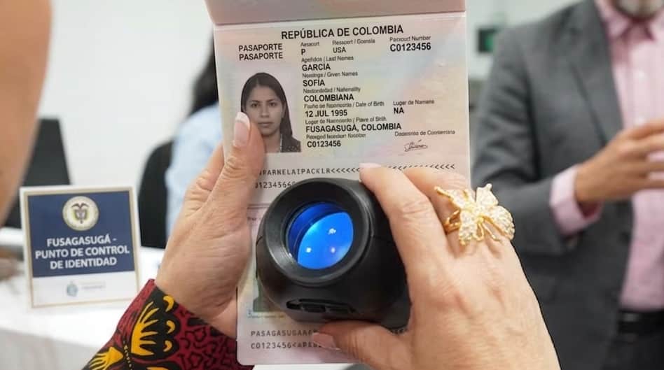 Imagen de Congresistas visitaron la Imprenta Nacional para revisar el nuevo contrato de pasaportes