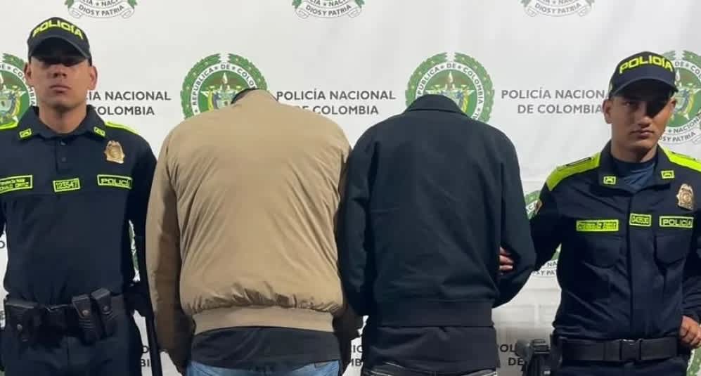 Imagen de Así cayeron los rompevidrios que hurtaron 12 millones en una camioneta en Chapinero