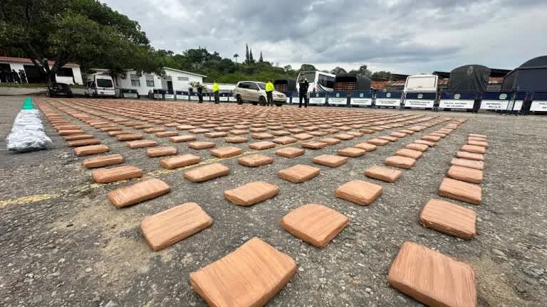 Imagen de Policía decomisa una tonelada de marihuana en Santander tras huida de conductor